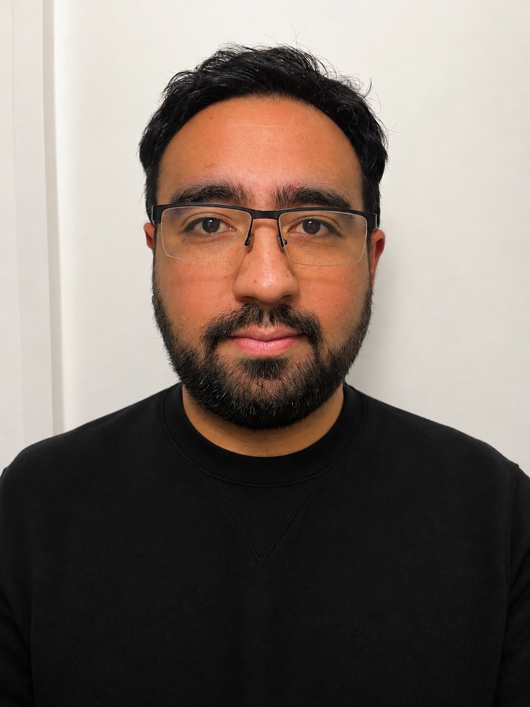 Retrato profesional de Miguel Salas Lemus